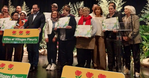 photo des agents qui ont reçu le label 3 fleurs au VVF