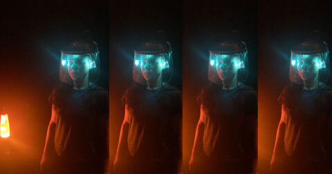 une femme avec un casque est multipliée par 4