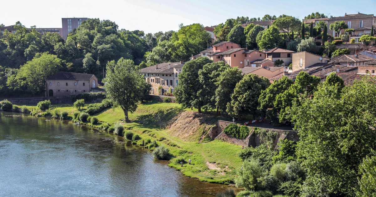 photo des berges du quai saint jacques vu du Tarn